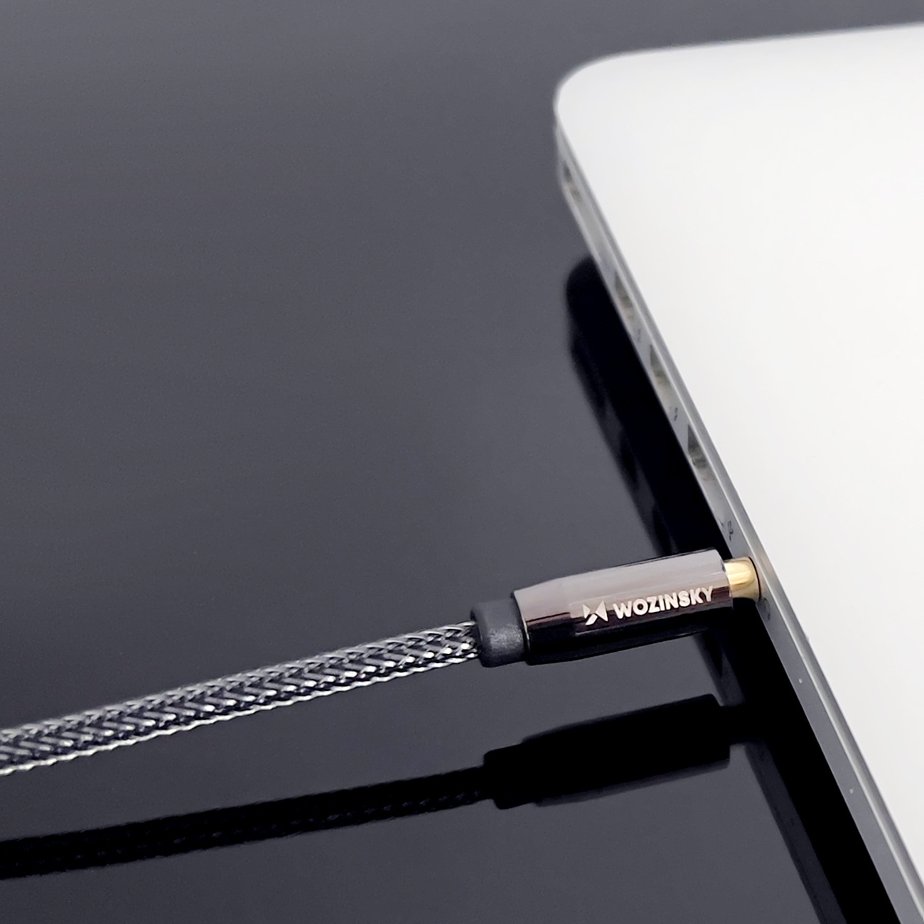 Wozinsky AUX extension connecting laptop to speaker