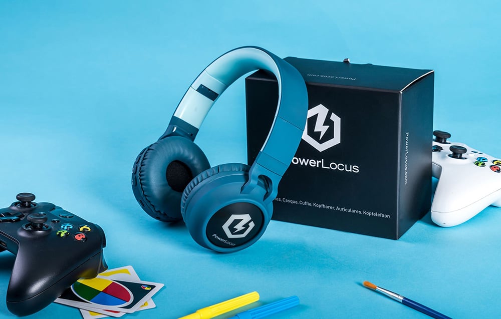 Wired and wireless headphone connectivity