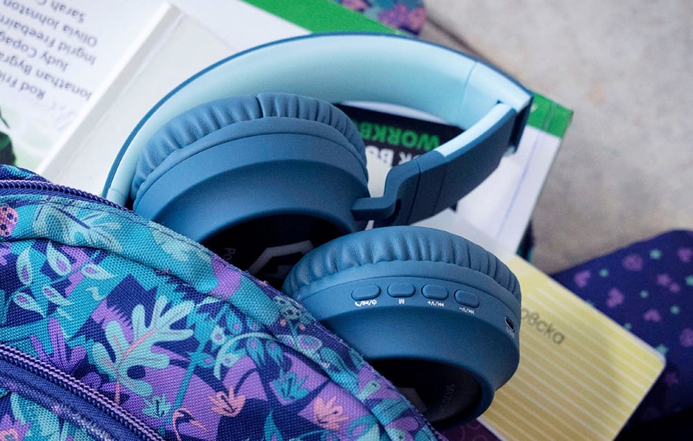 Lightweight and foldable kid-friendly headphones