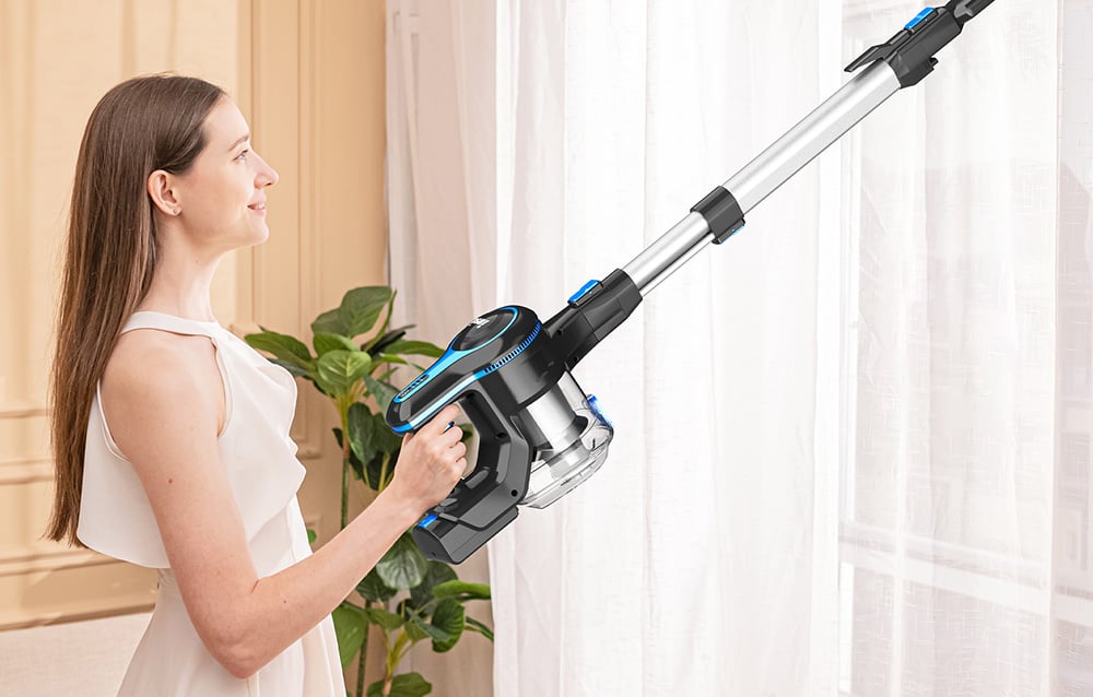 Lightweight ergonomic vacuum
