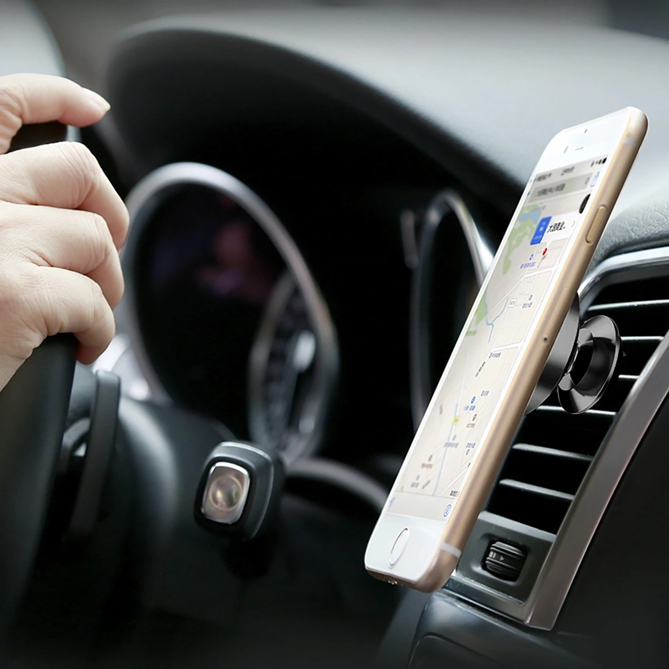 Driver uses navigation with phone attached to Baseus Small Ears Series holder