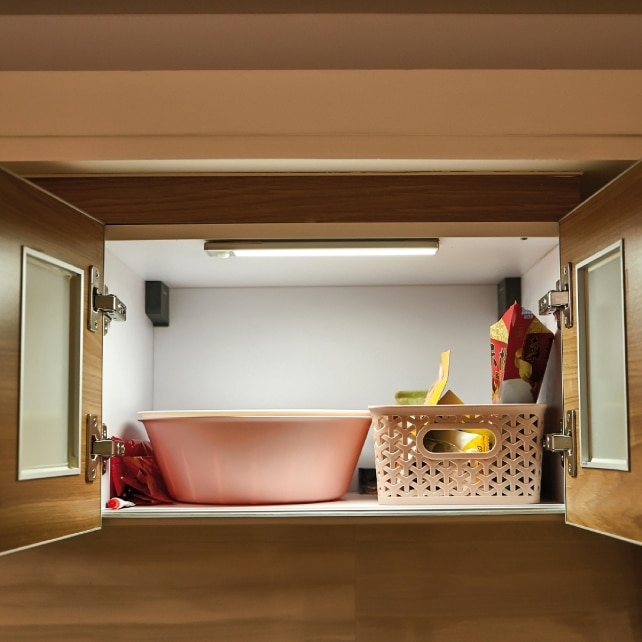 Under-cabinet magnetic LED light bar - product image 1