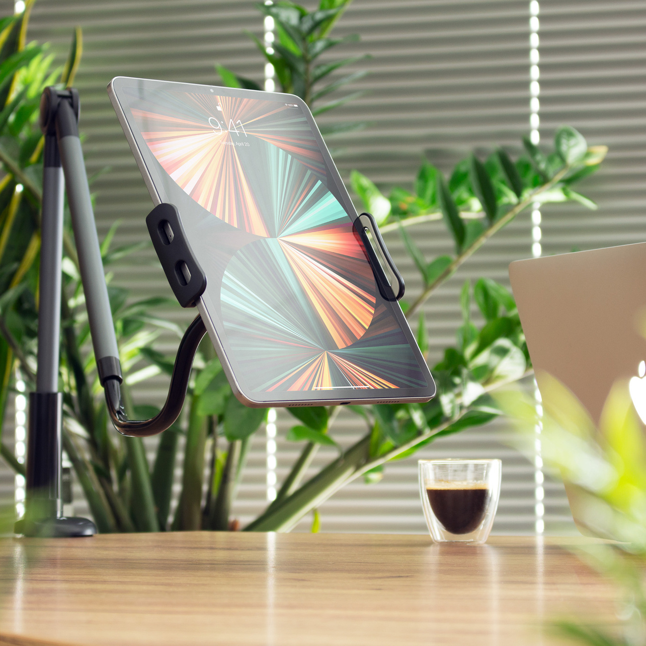 Wozinsky WTHBK5 long flexible phone and tablet holder overview
