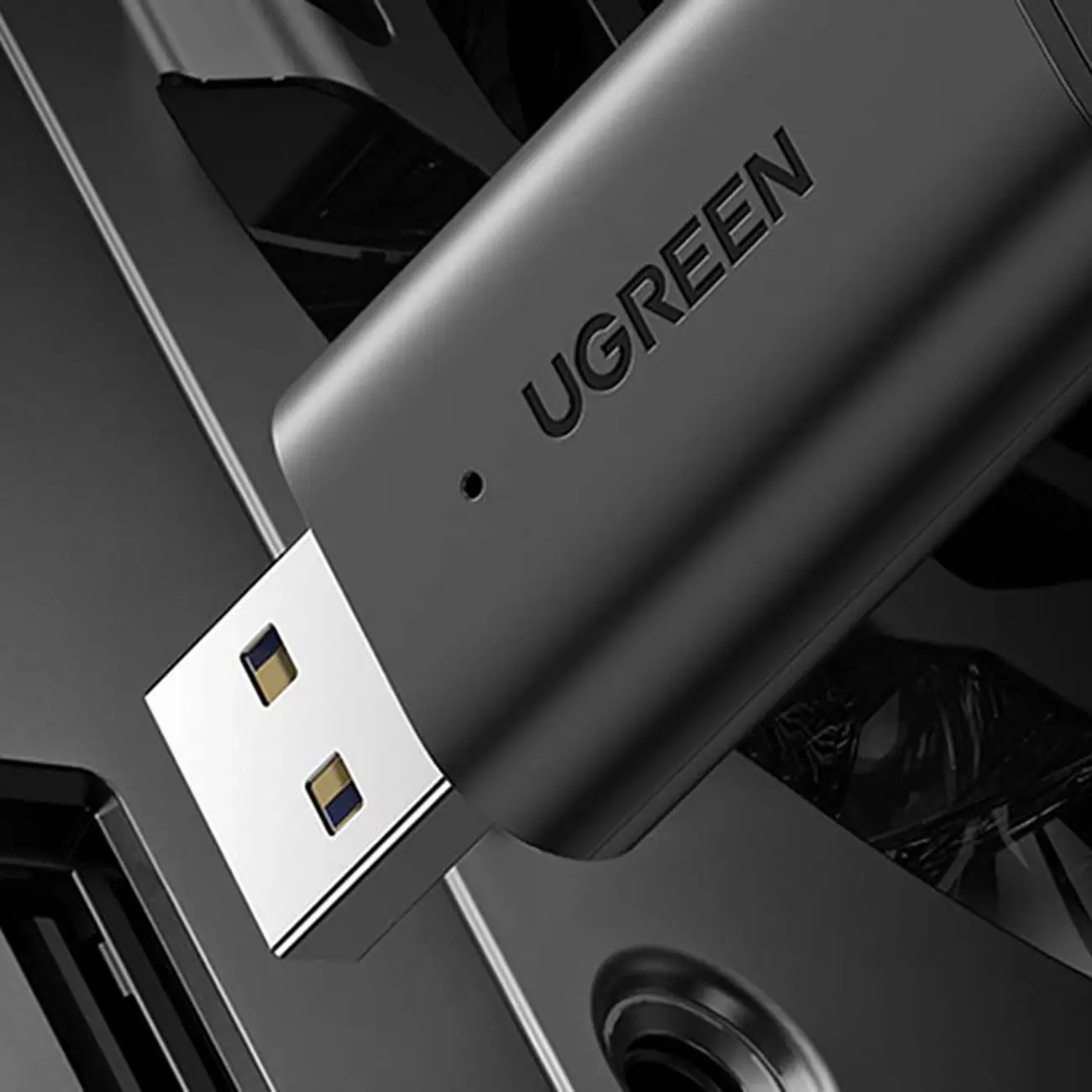 Ugreen CM523 Bluetooth 5.1 transmitter and receiver in black