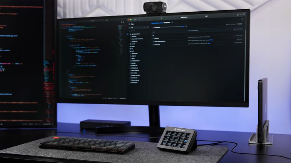 Elgato Stream Deck 15-key control pad in a desktop setup