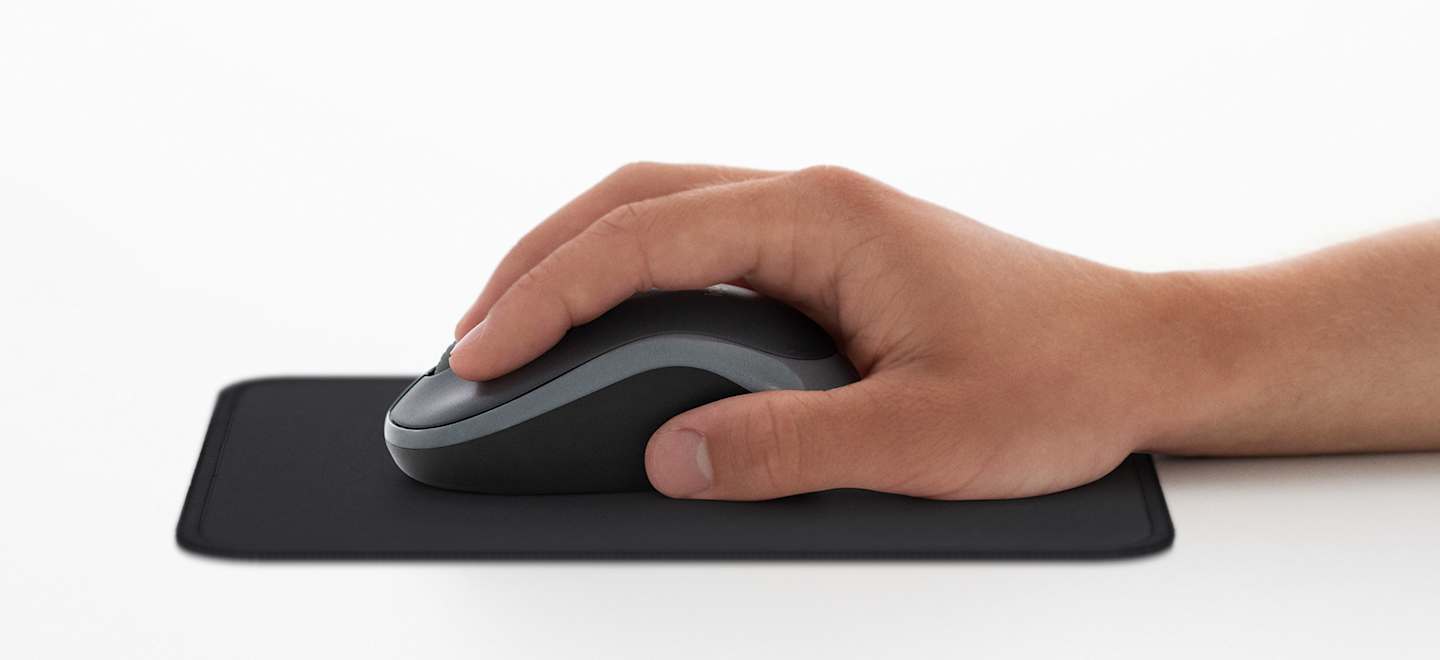 Logitech M185 being used comfortably at a desk