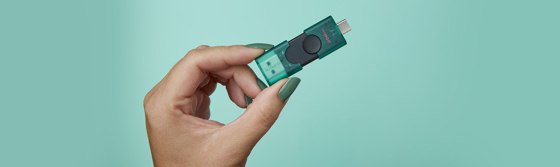 Kingston DataTraveler Duo showing its USB Type-C connector and moving cap
