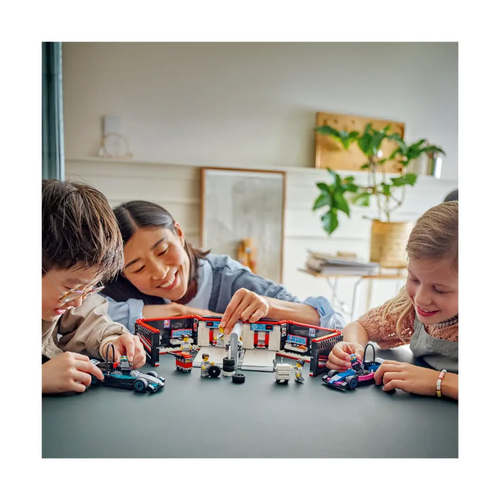  LEGO 60444 F1 Garage & Mercedes-AMG & Alpine Cars (5).webp